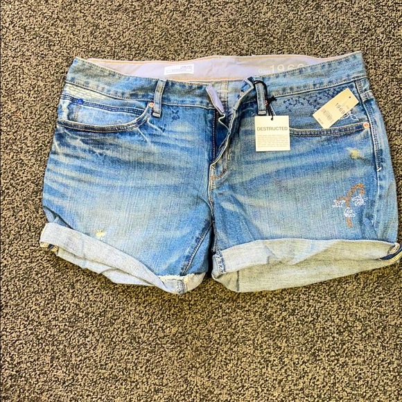 GAP Pants - GAP WOMENS DENIM SHORTS-28/6 -NWT!